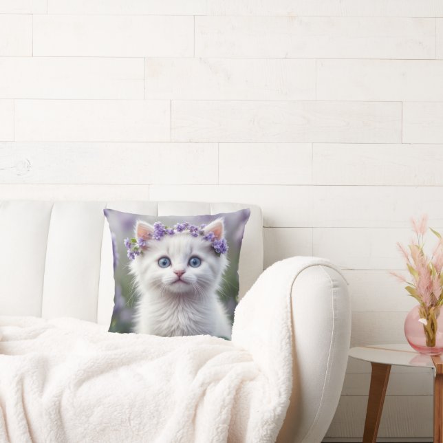 White Kitten med Lilac Laurel Kudde (Soffa)