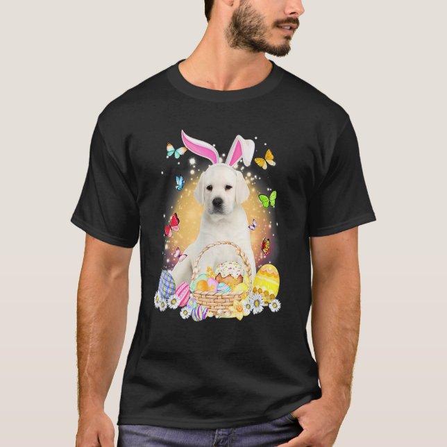 White Labrador Bunny Hund med Påskägg Basket T Shirt (Framsida)