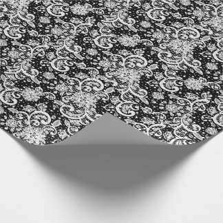 White Lace on Black  Presentpapper