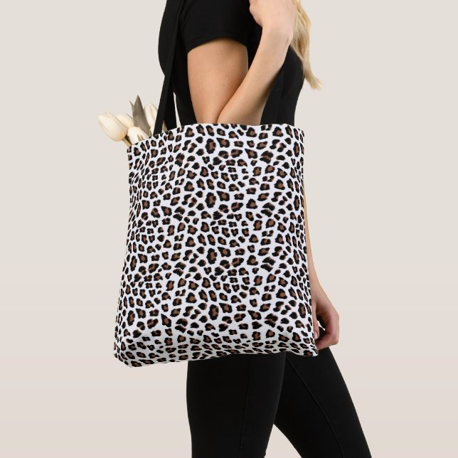 White Leopard Print Tygkasse (Närbild)