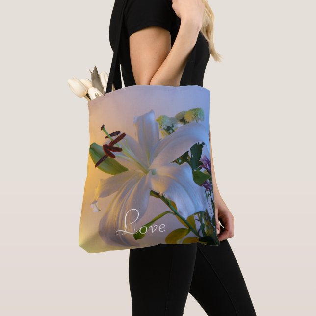White Lily, blomman. Tygkasse (Närbild)
