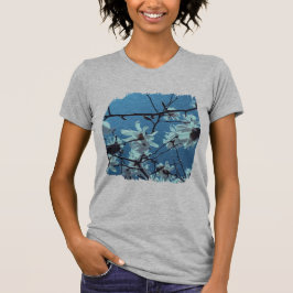 White Magnolia Bloom Blå himmel T Shirt