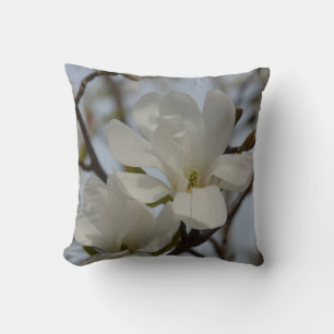 White Magnolia Blooming i Vår Dekorativ kudde