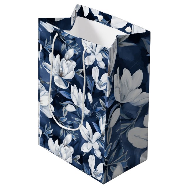 White Magnolia Mönster vid midnatt. (Framsidan Vinklad)