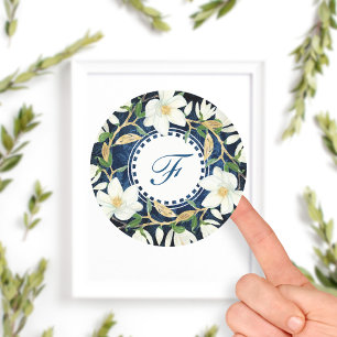 White Magnolias Monogram Initial Runt Klistermärke
