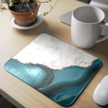 White Marble Gilded Teal Blue Agate Musmatta<br><div class="desc">Elegant vit marmor och tårblått agat gyldad med faux guld glitter kombineras i denna lyxiga utformning.</div>