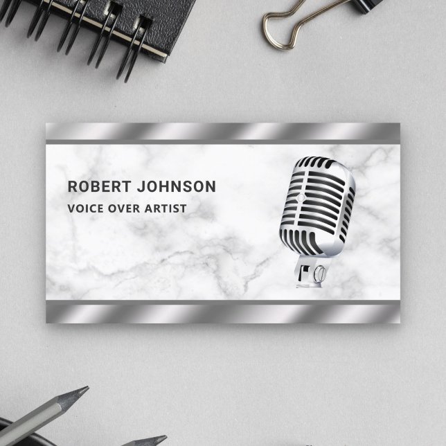 White Marble Metallic Microphone Voice over Artist Visitkort (Skapare uppladdad)