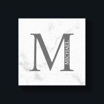 White Marble Personlig Monogram och Namn Canvastryck<br><div class="desc">Personlig Monogram och Namn Design har personlig monogram och namn i klassiskt serif-teckensnitt stil. Perfekt som dekoration i hemmet, hembiträden, helgdag för familjen, nygifta och mycket annat.</div>