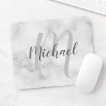 White Marble Personlig Monogram och Namn Musmatta<br><div class="desc">Personlig Monogram och Namn Gift med personlig namn i grått,  modernt typsnitt stil och monogram i lätt grått,  modernt typsnitt stil som bakgrund på vit marmorbakgrund.</div>