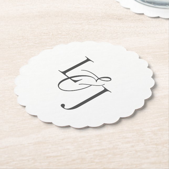 White par Initialer Monogram Bröllop Scalloped Underlägg Papper (Vinklad)