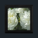 White Peonies Smyckeskrin<br><div class="desc">Klassiska romantiska vita peonier - foto av H Cooper</div>