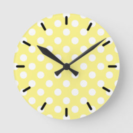 White polka dots om citrongulten rund klocka