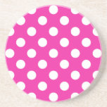 White polka dots on fuchsia underlägg sandsten<br><div class="desc">White polka dots on fuchsia</div>