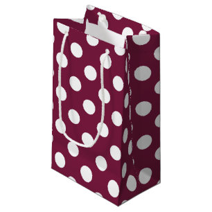 White polka dots på burgundy