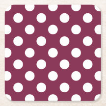 White polka dots på burgundy