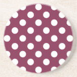 White polka dots på burgundy underlägg sandsten<br><div class="desc">White polka dots på burgundy</div>