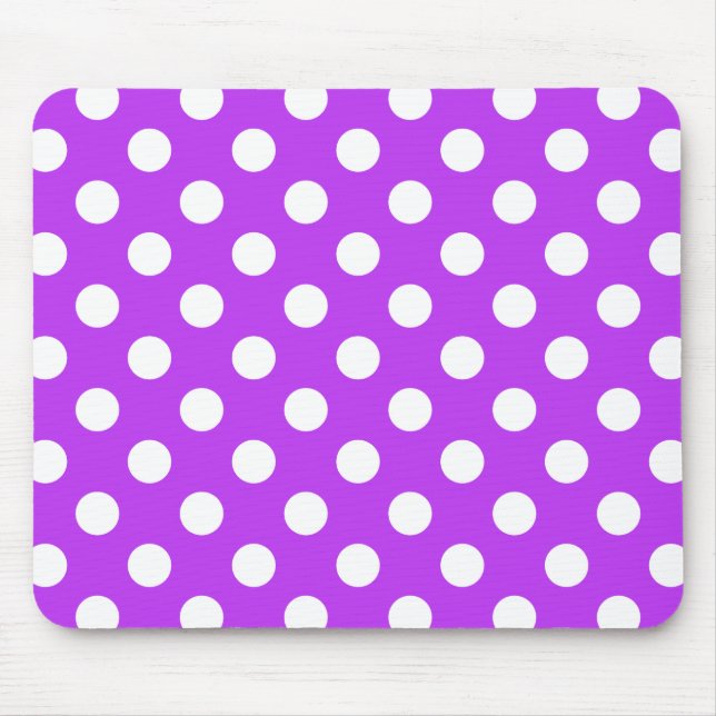 White polka dots på lila musmatta (Framsidan)