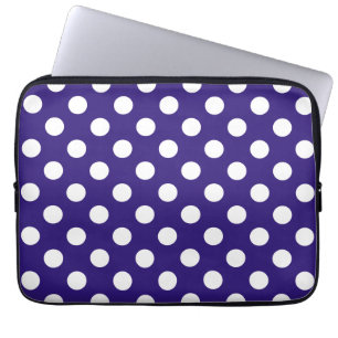 White polka dots på mörk blått laptop sleeve