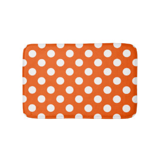 White polka dots på orange badrumsmatta
