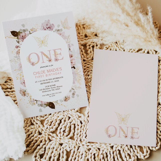White Ram Girls Rosa Boho Blommigt 1:a födelsedage Inbjudningar (Girls pink boho floral and butterfly 1st birthday invitation. Gold butterfly blush floral)
