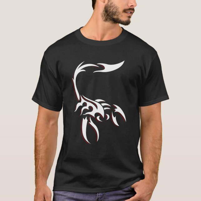 White Scorpion Maori Tribal Tattoo Art T Shirt (Framsida)