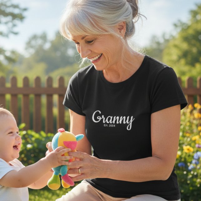 White Script Established Granny T-Shirt (Skapare uppladdad)