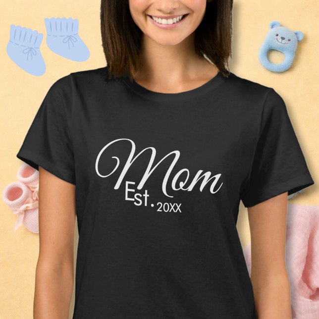 White Script Mom Established New Mom  T Shirt (Skapare uppladdad)