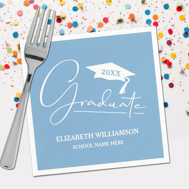White Script Studentmössa Powder Blue Pappersservett (Your name, class year and "Graduate" in a cool script on powder blue school color party napkins)