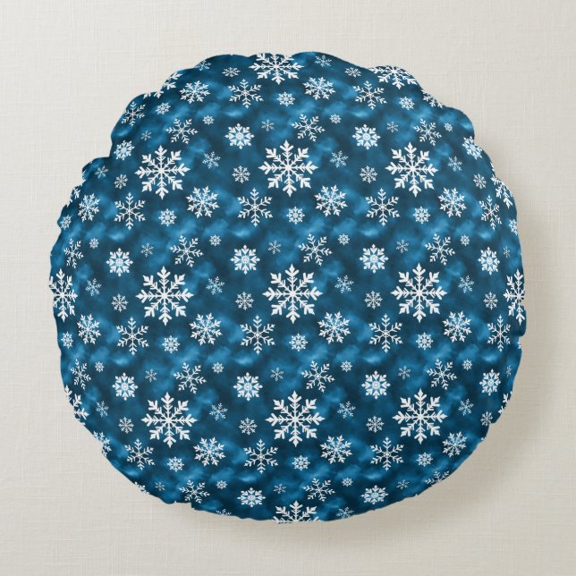 White Snowflakes On Blue Background Christmas Rund Kudde (Framsidan)