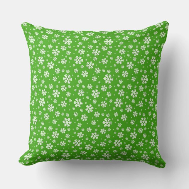 White Snowflakes on Green Winter Pattern Kudde (Framsida)