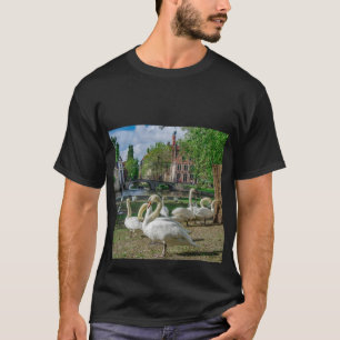 White svanar i Brygge i centrala staden T Shirt