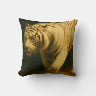 White Tiger Majesty - Stylized Wildlife Art Print Kudde