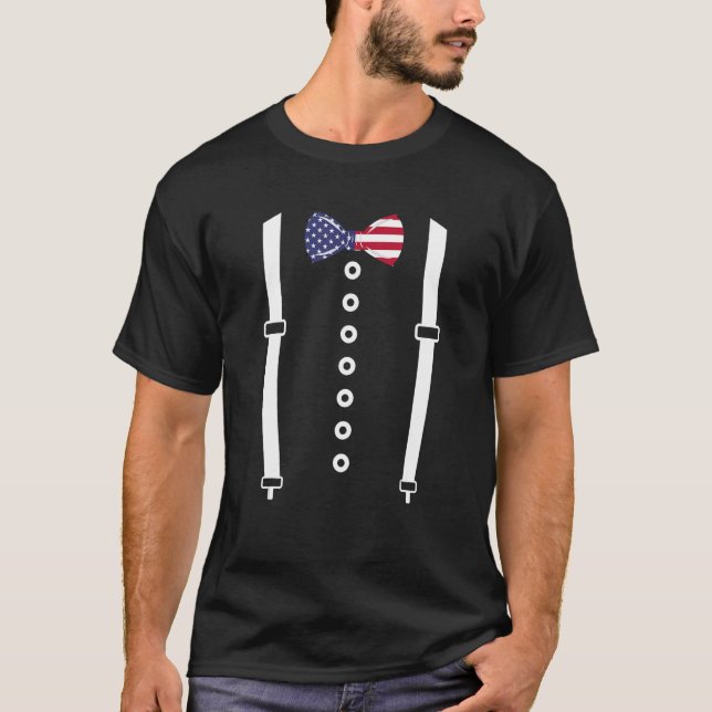 White Tuxedo Cummerbund Suspenders och Bow Tie USA T Shirt (Framsida)