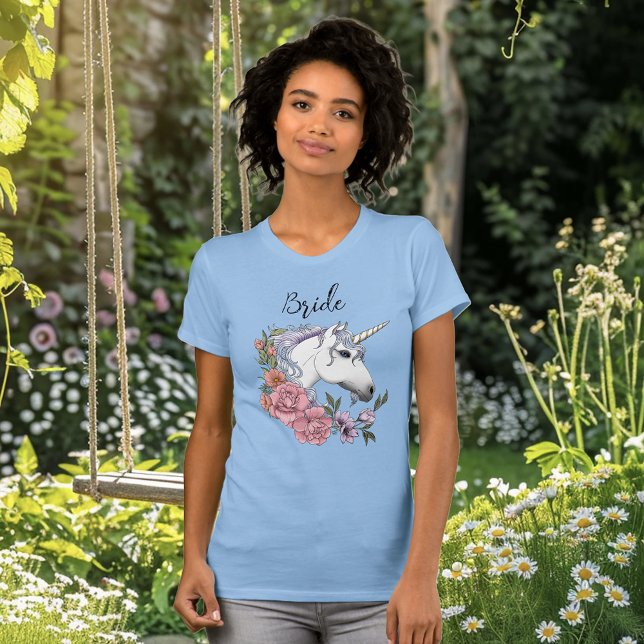 White Unicorn Rosa Flowers Blue Bröllop T Shirt (Skapare uppladdad)