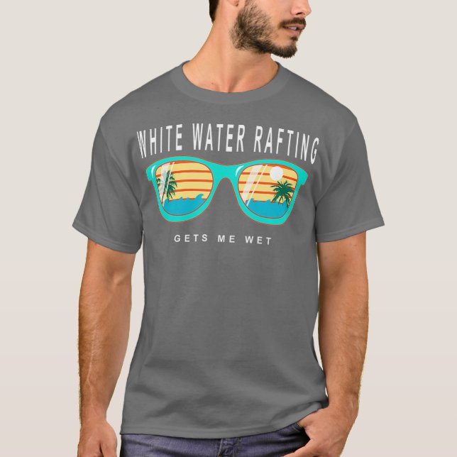 White Water Rafting Gets Me Wet River Rafting T Shirt (Framsida)