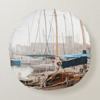 WHITE YACHT PÅ BAY RUND KUDDE