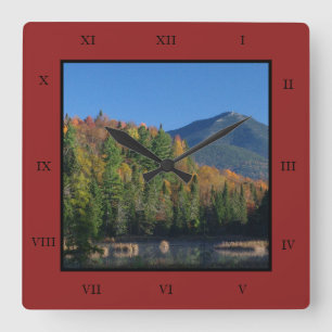 Whiteface Mountain över Little Cherrypatch Pond Fyrkantig Klocka