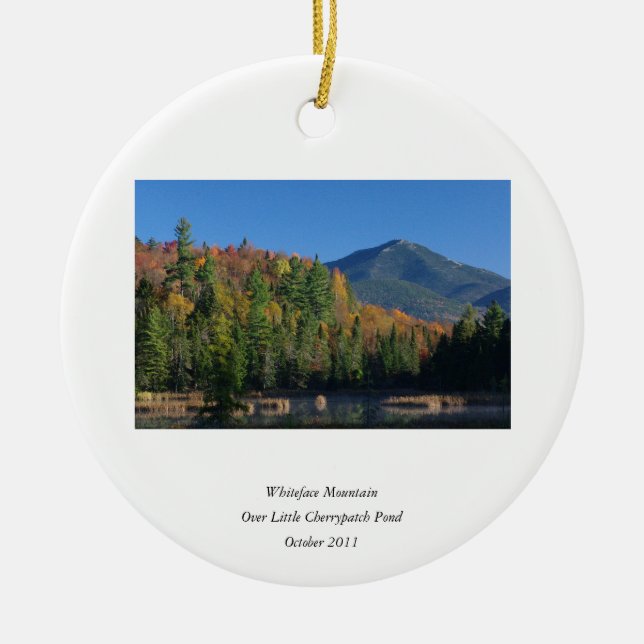 Whiteface Mountain över Little Cherrypatch Pond Julgransprydnad Keramik (Framsidan)