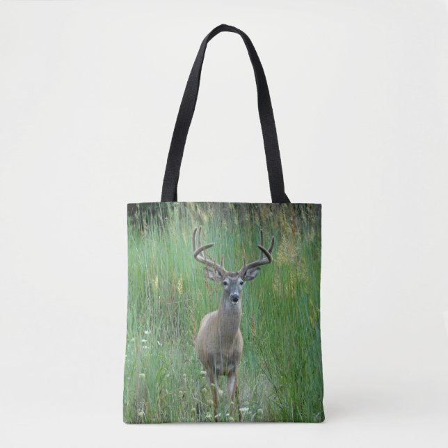 Whitetail Buck in Meadow Prated Tote Bag Tygkasse (Framsida)
