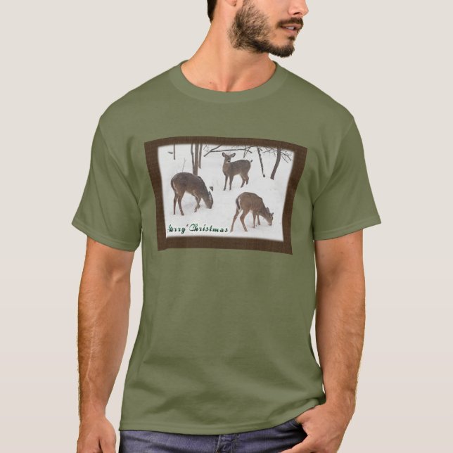 Whitetail Hjort i Snowy Skogen - God jul T-shirt (Framsida)