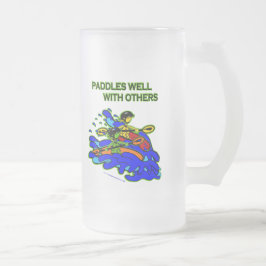 Whitewater paddlar väl med andra frostat ölglas