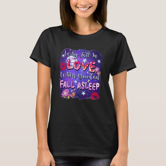 Why Fall In Love When You Can Fall Asleep Valentin T Shirt (Framsida)