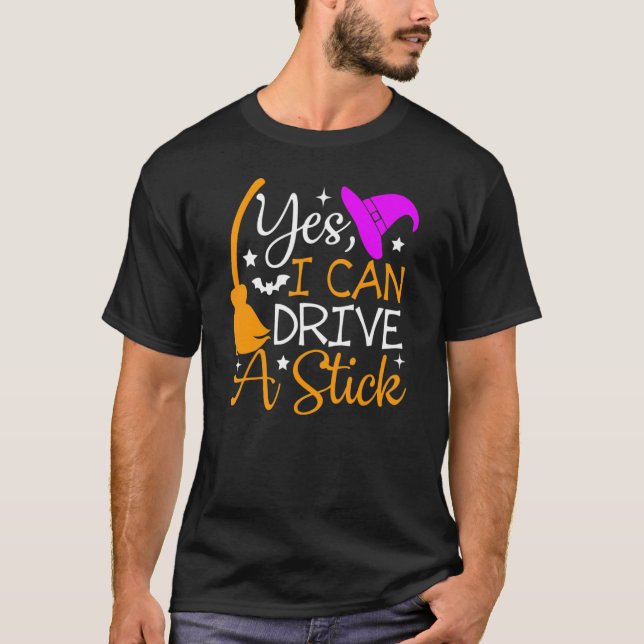 Why Yes I Can Drive A Stick   Halloween Witch T Shirt (Framsida)