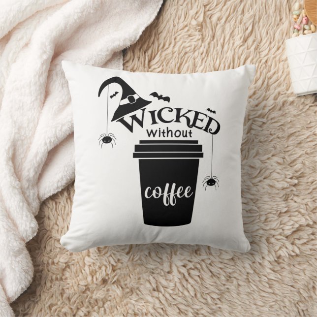 Wicked Without Coffee – Funny Witchy Coffee Lover  Kudde (Filt)