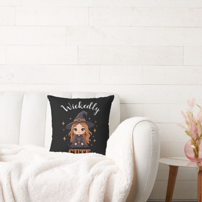 Wickly Cute Halloween Witch | Spooky Adsible Kudde (Soffa)