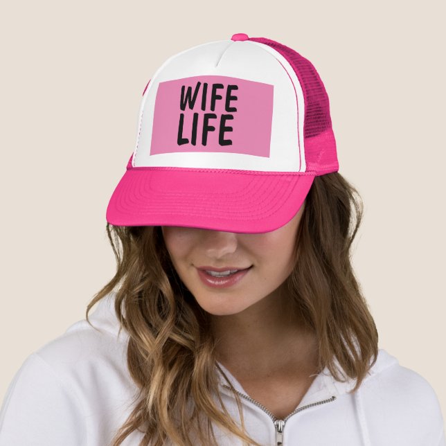 WIFE LIFE HATS KEPS (In Situ)