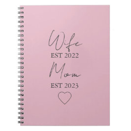 Wife & Mom Est. – Minimalist Valentine Gift Anteckningsbok