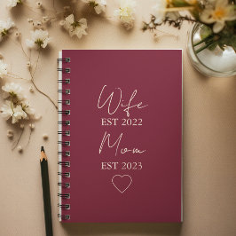 Wife & Mom Est. – Minimalist Valentine Gift Anteckningsbok