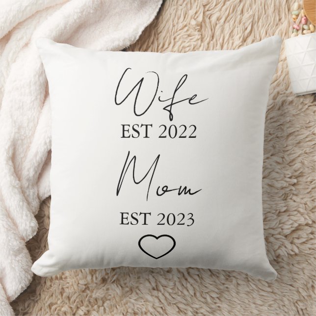 Wife & Mom Est. – Minimalist Valentine Gift Kudde (Filt)