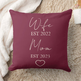 Wife & Mom Est. – Minimalist Valentine Gift Kudde
